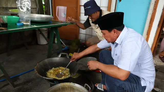 Dapur umum untuk korban banjir di Perumahan Taman Cikande, Desa Cikande, Kecamatan Jayanti.