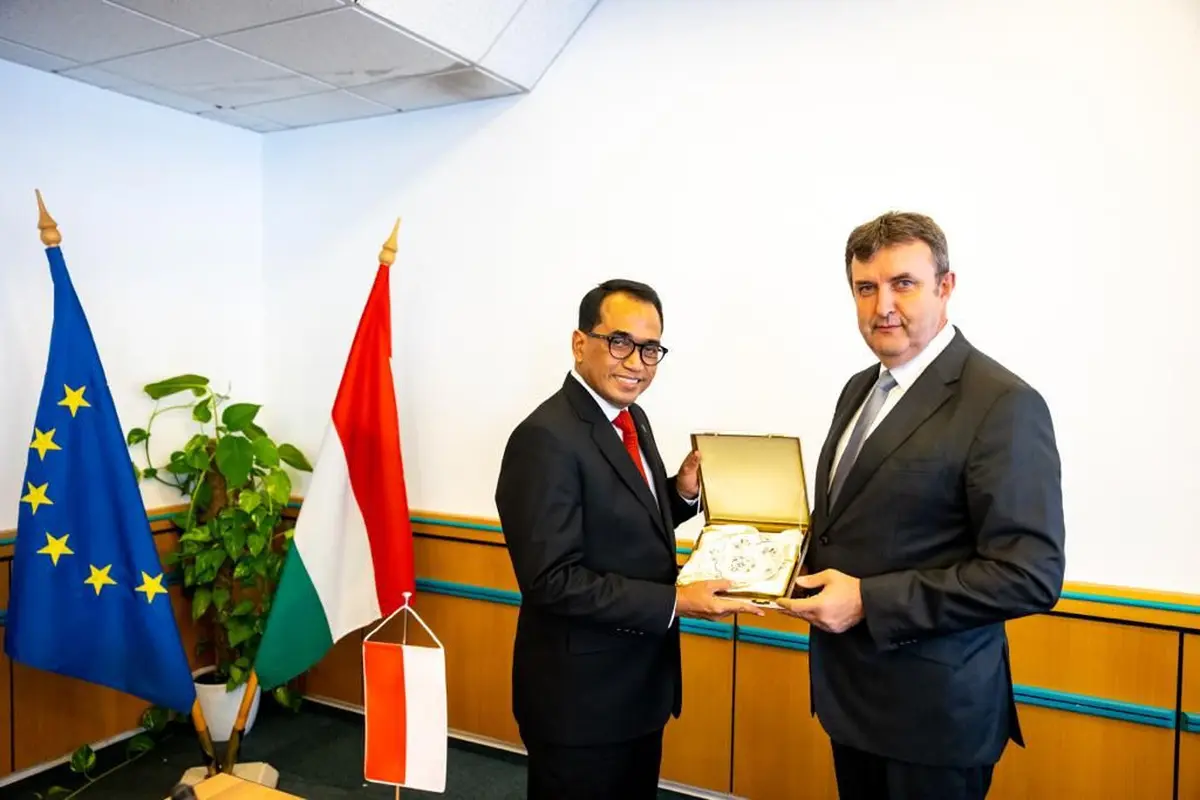 Menteri Perhubungan Budi Karya Sumadi bertemu dengan Menteri Inovasi dan Teknologi Hungaria Laszlo Palkovics.