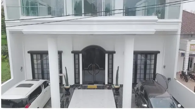 8 Potret Rumah Baru Kartika Putri dan Suami, Mewah Serba Putih