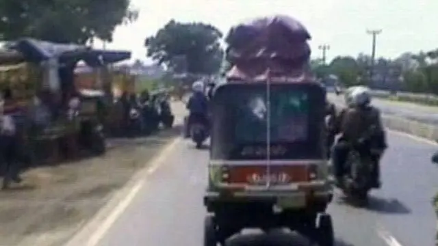 Sopir Bajaj Kompak Mudik Bawa Bajaj