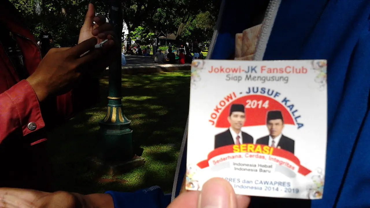 Stiker `Serasi` Jokowi-JK Beredar di Taman Suropati