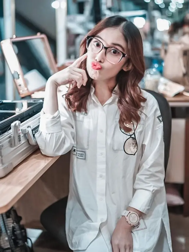 [Fimela] Adik Sandra Dewi