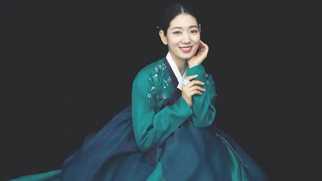 3 Potret Inspirasi Park Shin Hye Kenakan Hanbok untuk Maternity Shoot, Elegan Layaknya Putri Kerajaan Korea