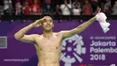 Selebrasi pebulu tangkis Indonesia, Jonatan Christie usai mengalahkan Chou Tienchen asal Chinese Taipei laga pada final tunggal putra Asian Games 2018 di Jakarta, Selasa (28/8). (ANTARA FOTO/INASGOC/Puspa Perwitasari/tom/18)