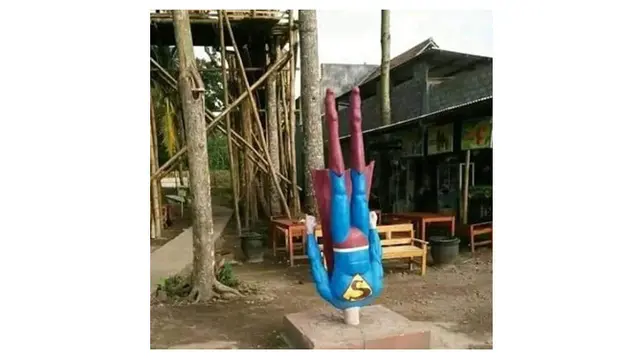 5 Foto Patung dengan Desain Gagal Ini Bikin Geleng Kepala
