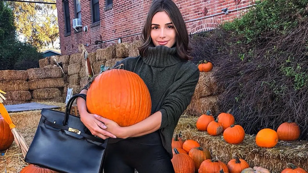 FOTO: Jadi Wanita Terseksi 2019, Begini Sosok Olivia Culpo dalam Balutan Busana Hitam