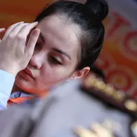 Pesinetron Jennifer Dunn kembali membuat heboh. Setelah sebelumnya dilabrak disebuah pusat perbelanjaan, kali ini perempuan 28 tahun itu kembali tertangkap narkoba. (Adrian Putra/Bintang.com)