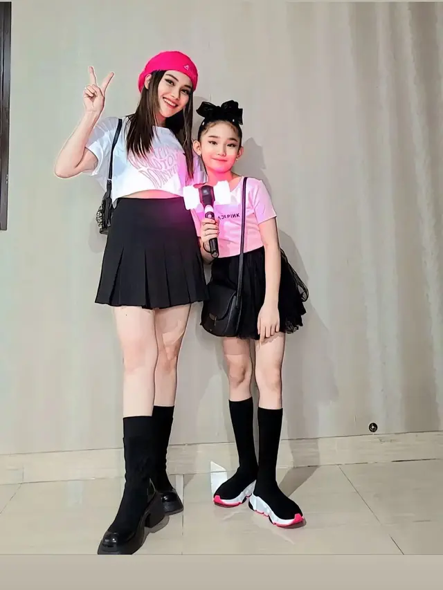 Potret Ayu Ting Ting dan Bilqis nonton konser BLACKPINK. (Foto: Instagram/ayutingting92)