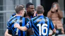 Kemenangan ini mendorong Inter naik ke peringkat tiga klasemen sementara Liga Italia 2024/2025 dengan 37 poin. (AP Photo/Luca Bruno)