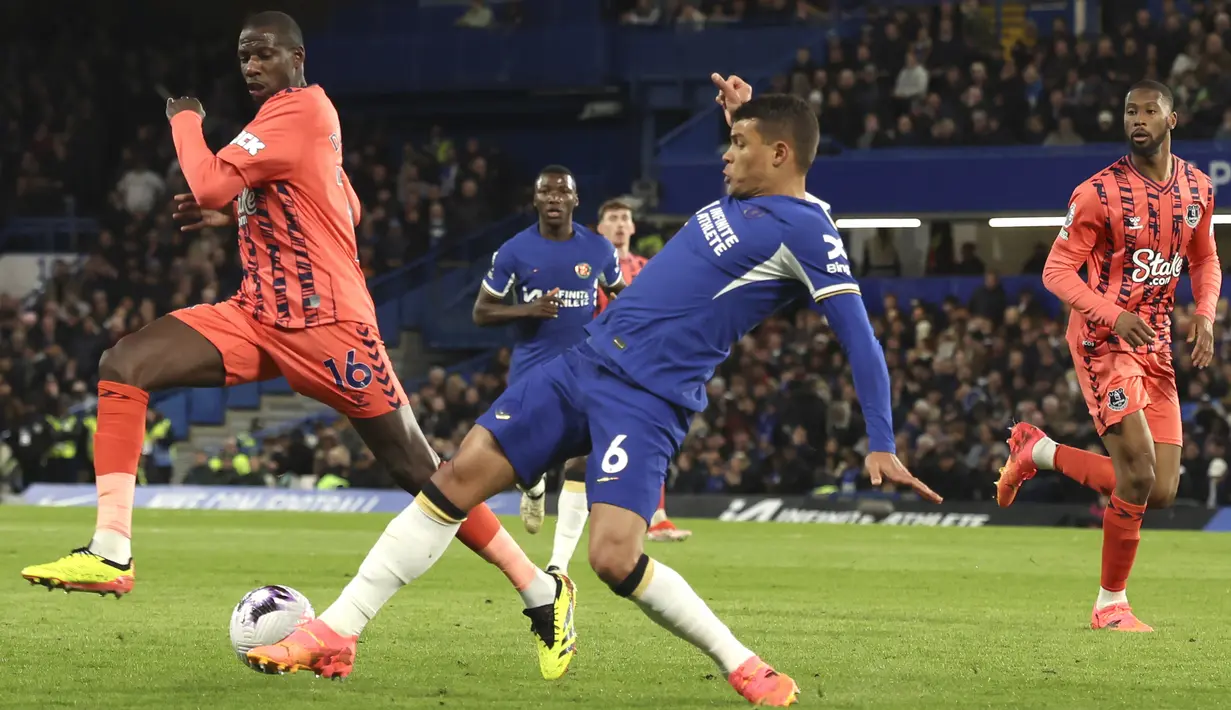 Tim tamu sempat mengancam gawang The Blues melalui Beto Bercique Gomes. (AP Photo/Ian Walton)