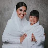 Denada dan Shakira. (Foto: instagram.com/denadaindonesia)