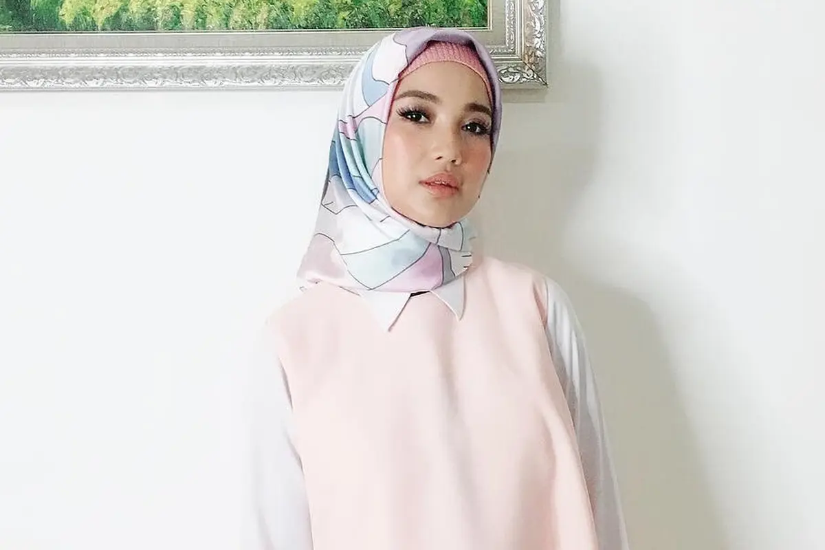 [Bintang] Bikin Hati Adem, Ini 8 Foto Chacha Frederica Saat Berhijab