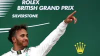 Pebalap Mercedes, Lewis Hamilton, berharap Inggris tetap menggelar balapan F1 di Sirkuit Silverstone di masa depan. (AFP/Andrej Isakovic)