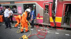  Kecelakaan kereta rel listrik (KRL) terjadi di Stasiun Juanda, Jakarta Pusat. Tabrakan yang melibatkan KRL 1154 dan KRL 1156 itu terjadi sekitar pukul 15.12 WIB.  Humas PT KAI Commuter Jabodetabek (KCJ) Adli Hakim, mengatakan kejadian bermula ketika kere