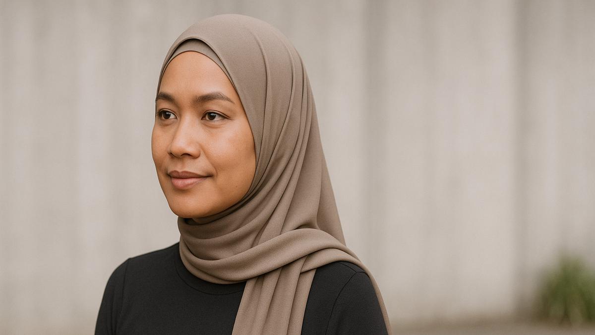 7 Model Hijab Layer Simpel Biar Penampilan Enggak Terlihat Tua