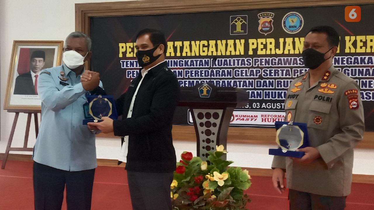 Perjanjian Kerjasama Pemberantasan Narkoba Lintas Instansi Di Banten. (Rabu, 03/08/2022). (Liputan6.com/Yandhi Deslatama).