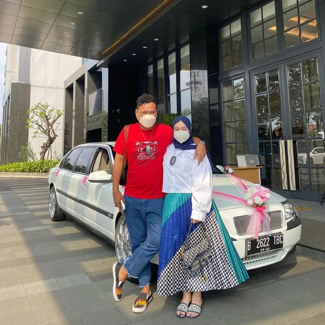 Momen Uya Kuya dan Istri Rayakan Hari Jadi Pernikahan. (Sumber: Instagram/astridkuya dan YouTube/Cinta)