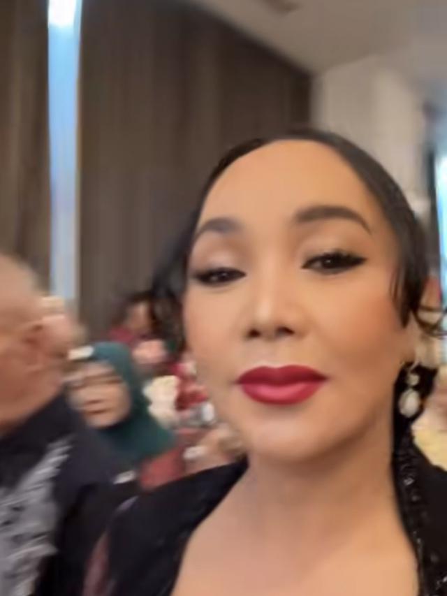 Dewi Gita saat hadir Nino RAN dan Dhabitannisa Auni. [@dewigita01]