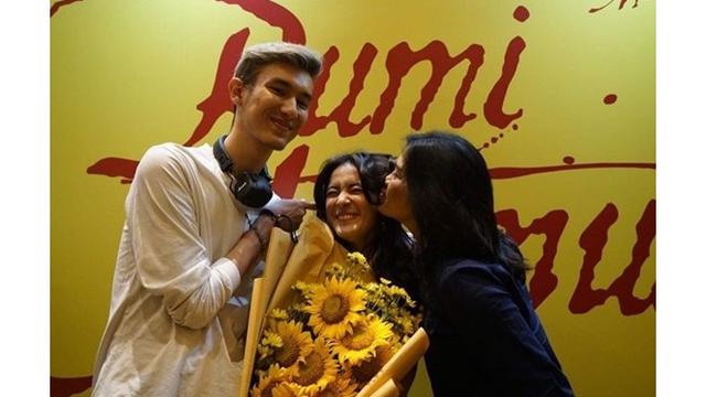 Jarang Tersorot, Ini 6 Momen Kedekatan Mawar De Jongh dengan Ibundanya