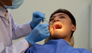 4 Manfaat Scaling Gigi, Salah Satunya Atasi Bau Mulut. Foto: pressfoto/Freepik.