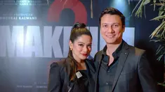 Dalam video yang viral tersebut, Christian Sugiono ungkap jika ia tak pernah bosan dengan Titi Kamal, hanya saja terkadang bosan dengan situasinya. Namun aktor yang akrab disapa Tian itu punya cara tersendiri bagaimana cara menjaga hubungan. Christian Sugiono ungkap jika pasangan harus memiliki common goals atau tujuan bersama. Harmonis hingga puluhan tahun, Tian dan Titi jadi salah satu pasangan artis impian banyak orang. (Liputan6.com/IG/@titi_kamall)
