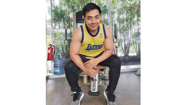 Sering Pakai Baju Koko, Ini 7 Gaya Santai Ustaz Riza Muhammad