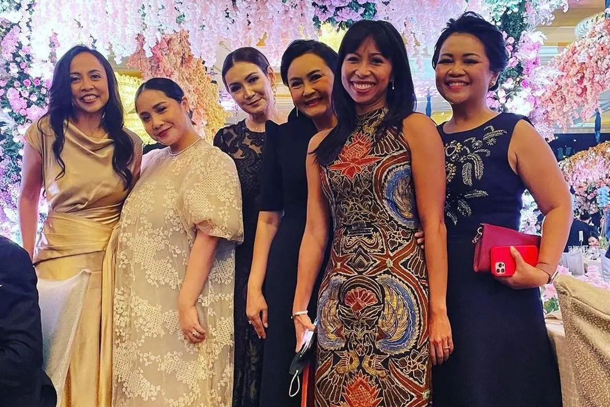 Nagita Slavina di resepsi pernikahan Putri Tanjung