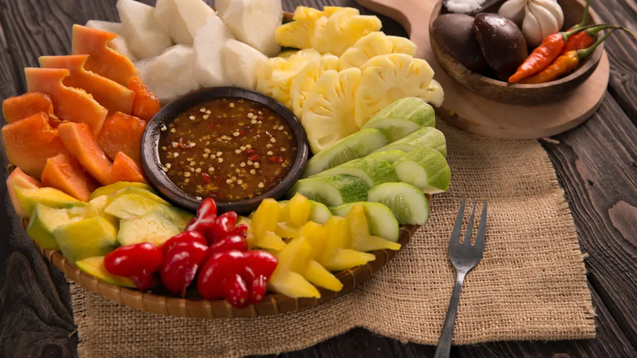 Menikmati Segarnya Rujak Buah di Surabaya, Apa Saja Pilihannya?