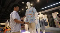 Tim Kampanye Nasional (TKN) Pemilih Muda (Fanta) meluncurkan desain merchandise Prabowo-Gibran. (Delvira Hutabarat)