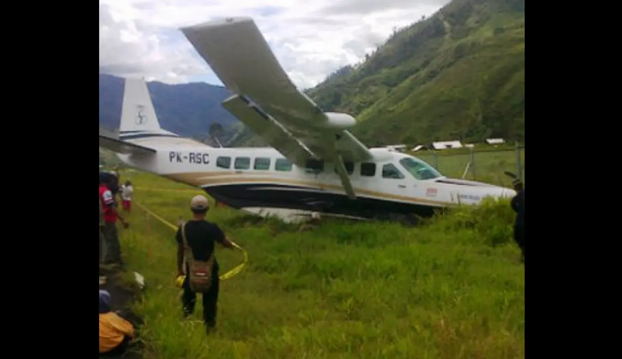 9 September - Pesawat Enggang Air dengan nomor penerbangan PK-RSC mengalami kecelakaan hingga menyebabkan sejumlah kerusakan di badan pesawat. Namun tak ada korban jiwa dalam insiden ini. (Istimewa)