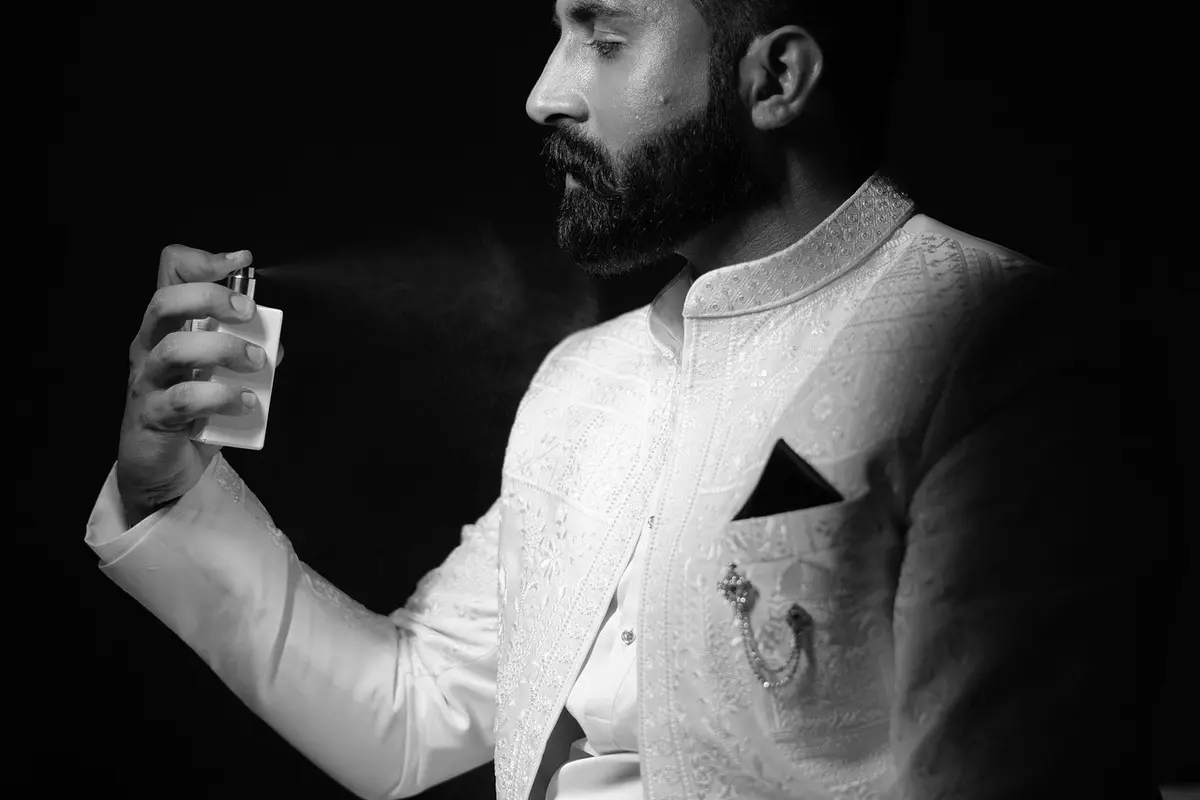 Ilustrasi parfum pria.