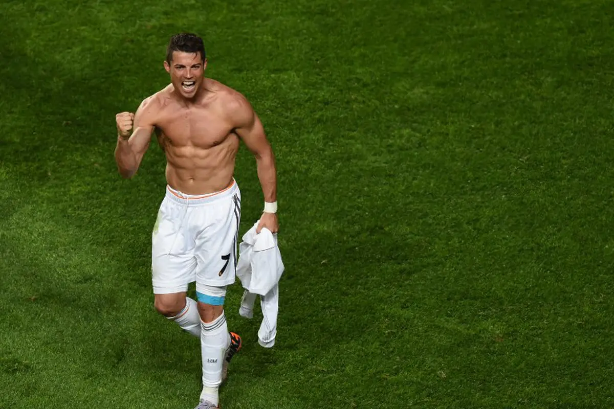 Cristiano Ronaldo tidak memiliki tato di tubuhnya.