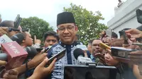 Calon presiden Anies Baswedan di Masjid Agung Al Azhar, Kebayoran Baru, Jakarta Selatan, Jumat (16/2/2024). (Liputan6.com/Winda Nelfira)
