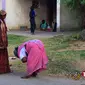 Topi Amma. seorang perempuan dengan gangguan mental yang disembah di India (odditycentral.com)