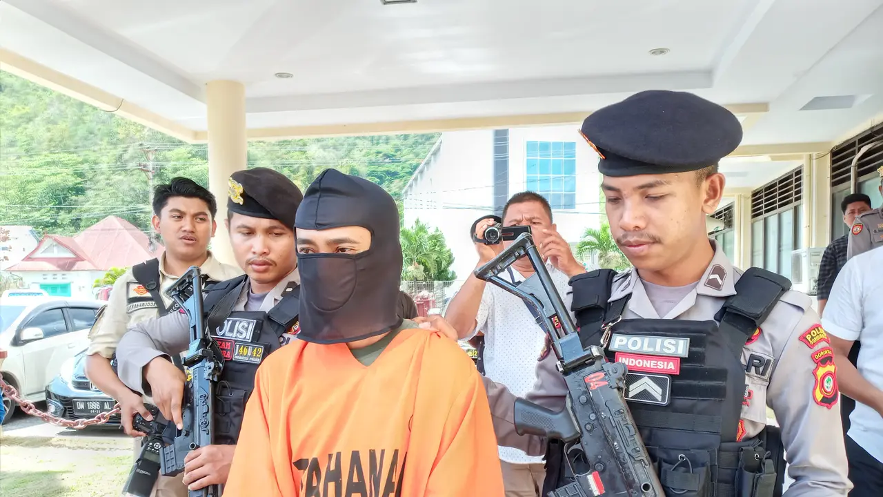 Curi Kotak Amal