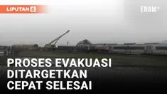 Satu Persatu Gerbong Rangkaian Kereta Tabrakan Dievakuasi dan Diangkat Menggunakan Alat Berat
