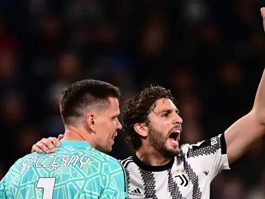 Masih menyisakan satu laga lagi di Liga Italia musim 2022/2023, Juventus telah dipastikan tak lolos ke Liga Champions musim depan dengan menghuni posisi ke-7 klasemen sementara dengan 59 poin. Sebenarnya, total poin Juventus dari 37 laga adalah 69 poin, namun setelah terbukti merekayasa biaya tansfer, pihak Serie A akhirnya menghukum Juventus dengan pengurangan 10 poin. Dengan tak lolos ke Liga Champions musim depan, kondisi finansial Juventus diyakini akan terganggu dan solusinya mereka harus rela kehilangan 5 pemain berikut yang tengah jadi incaran beberapa klub elite Eropa. (AFP/Marco Bertorello)