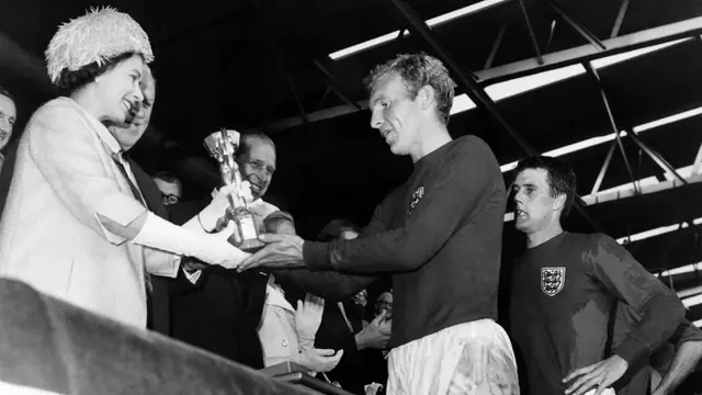 Foto: Tanda Duka Sepak Bola Eropa atas Meninggalnya Ratu Elizabeth II