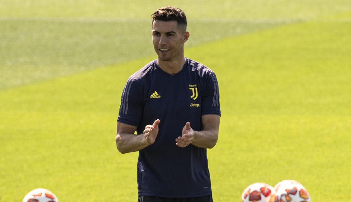 1. Cristiano Ronaldo (Juventus) - 34 tahun, 100 juta euro (AFP/Marco Bertorello)