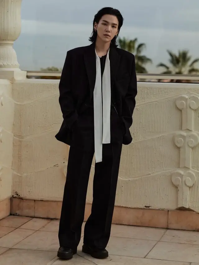 Potret Suga BTS jadi Brand Ambassador Valentino, credit : (@agustd)
