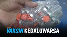 Ratusan dosis vaksin Covid-19 merk Sinovac, AstraZeneca, dan Moderna terpaksa terbuang karena rusak dan kedaluwarsa. Hal ini akibat jumlah peserta vaksinasi yang datang tak sebanyak jumlah dosis yang terbuka.
