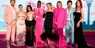 Margot Robbie, Ryan Gosling, dan bintang-bintang film Barbie lainnya tiba di LA untuk acara premiere. Mari kita simak beberapa potret dari penampilan terbaik di red carpet. Foto: Instagram.