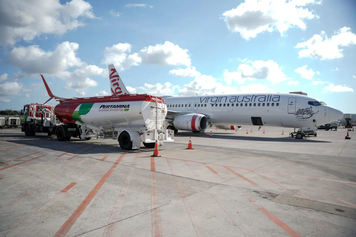 Virgin Australia Airlines jadi maskapai internasional pertama yang menikmati layanan SAF PT Pertamina Patra Niaga dari Aviation Fuel Terminal (AFT) Ngurah Rai, Bali. (dok Pertamina)