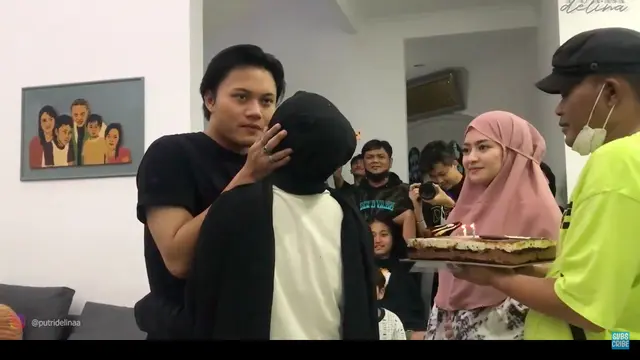 Momen Ulang Tahun Putri Delina yang Ke-20. (Sumber: YouTube/Putri Delina)