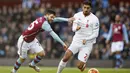 Gelandang Liverpool, Emre Can, ditahan lajunya oleh pemain Aston Villa, Carles Gil. Liverpool masih terpaut sembilan angka jika ingin lolos ke Liga Champions musim depan. (Reuters/Phil Noble)