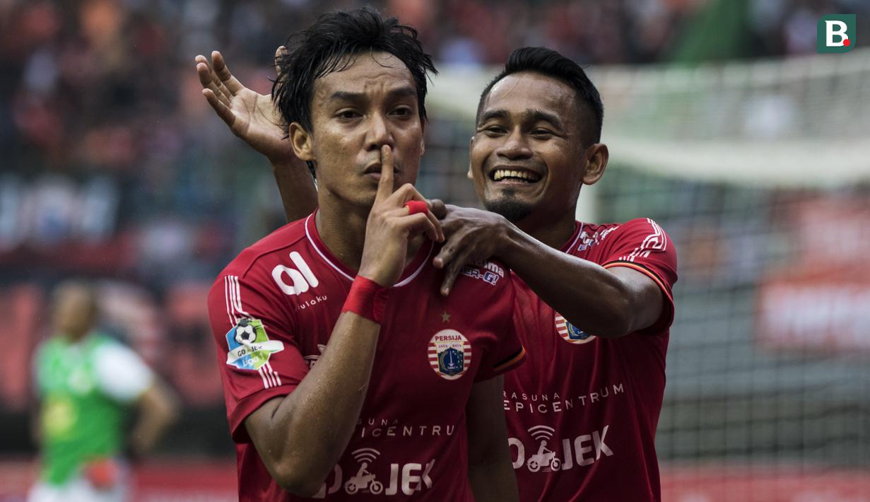 Gelandang Persija Jakarta, Novri Setiawan, merayakan gol yang dicetaknya ke gawang Barito Putera pada laga Liga 1 di Stadion Patriot, Jawa Barat, Selasa (30/10). Persija menang 3-0 atas Barito. (Bola.com/Vitalis Yogi Trisna)