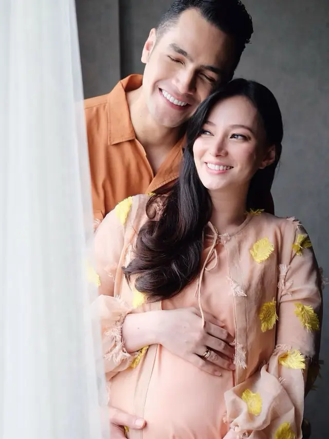 Asmirandah dan Jonas Rivanno. (Foto: Instagram @asmirandah89)