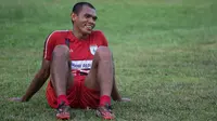 Bek Persipura Jayapura, Ricardo Salampessy, berlatih di Lapangan Sutasoma 77 Halim Perdanakusuma, Jakarta, Selasa (3/1/2017). Latihan ini merupakan persiapan jelang laga eksebisi melawan Persib Bandung. (Bola.com/Vitalis Yogi Trisna)