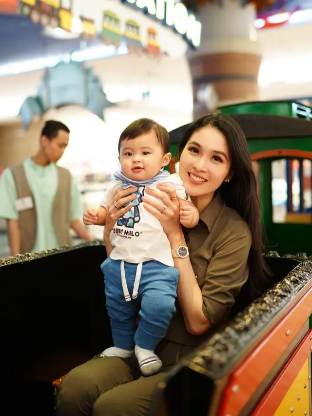 [Bintang] Sandra Dewi