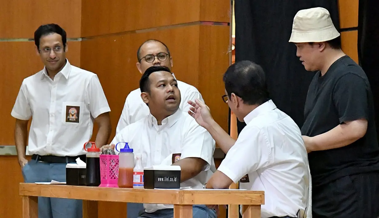 3 Menteri Main Drama: Mendikbud Nadiem Makarim, Menparekraf Wishnutama , Menteri BUMN Erick Thohir , Komedian Sogi Indra Dhuaja, dan Bedu tampil dalam drama bertajuk Prestasi Tanpa Korupsi di SMKN 57, Jakarta Selatan, Senin (9/12/2019). (Foto:Biropress Kepresidenan)